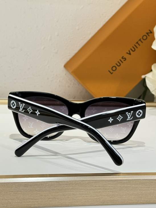 Picture of Louis Vuitton Sunglasses _SKUfw77619503fw